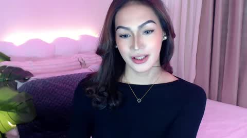 Venus Sunrise Bombshell online show from July 19, 4:00 pm