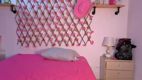 Snapshot of venus_velvett chatting on June 1, 3:25 pm venus_velvett online show from June 1, 3:25 pm