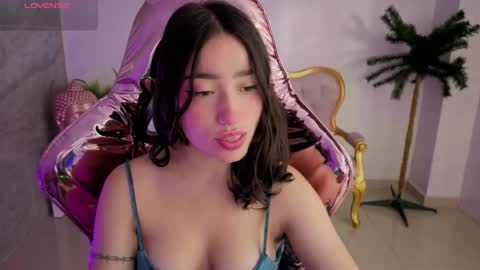 Snapshot of venuss09_s chatting on June 6, 1:27 pm venuss online show from June 6, 1:27 pm