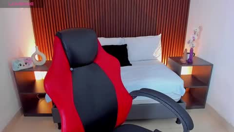 Nice to greet you my name is Vanessa  online show from December 14, 1:05 pm