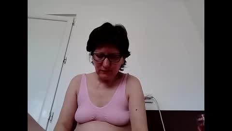 Snapshot of vera_elle chatting on April 25, 12:41 pm Vera online show from April 25, 12:41 pm