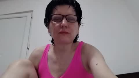 Snapshot of vera_elle chatting on May 22, 1:46 am Vera online show from May 22, 1:46 am