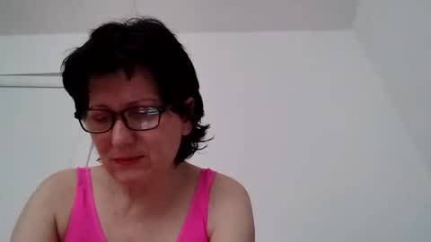 Snapshot of vera_elle chatting on May 28, 3:31 pm Vera online show from May 28, 3:31 pm