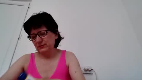 Snapshot of vera_elle chatting on May 31, 3:08 pm Vera online show from May 31, 3:08 pm