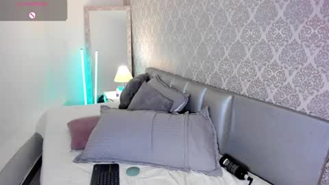 Snapshot of vera_price_ chatting on June 3, 2:44 pm Vera online show from June 3, 2:44 pm