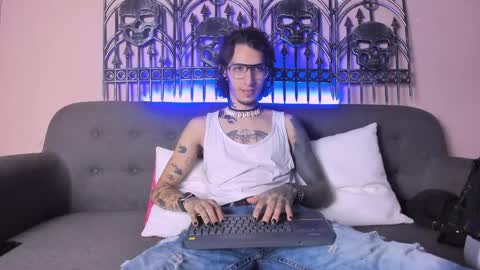 vergil_noir online show from May 30, 3:58 am