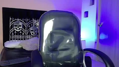 vergil_noir online show from June 6, 5:23 am