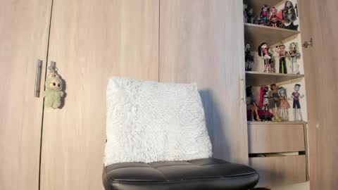 veronica lodge online show from April 10, 12:10 pm