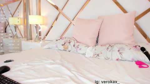 Snapshot of verokax chatting on October 16, 12:11 am Vero online show from October 16, 12:11 am
