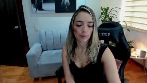 Catalina online show from February 25, 12:34 pm