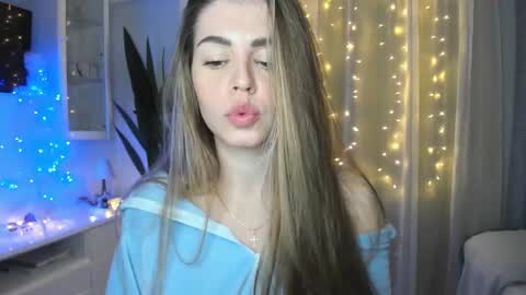 Lolitalolz online show from December 30, 8:25 pm