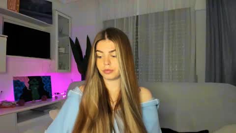 Lolitalolz online show from March 2, 4:10 pm