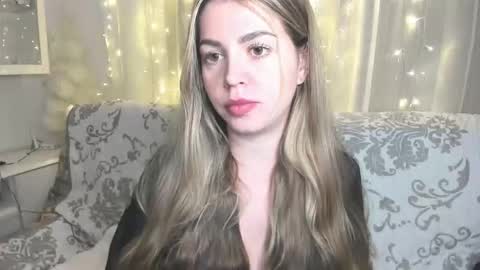 Snapshot of veronarolls chatting on February 9, 7:40 pm Lolitalolz online show from February 9, 7:40 pm