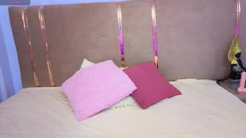 Snapshot of veronica_mae chatting on September 16, 4:13 am VERONICA online show from September 16, 4:13 am