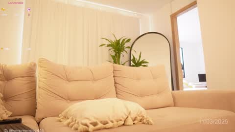 Veronica online show from March 11, 2:40 pm