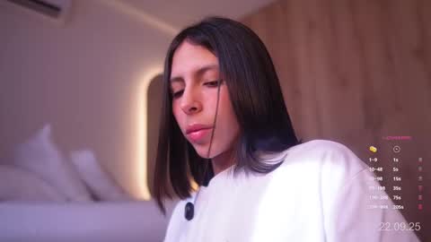 Veronica online show from September 22, 1:24 pm