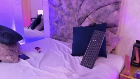 Veronica Olson online show from January 31, 5:51 am