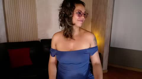 Snapshot of veronica_saenzz1 chatting on July 10, 8:55 pm Vero online show from July 10, 8:55 pm