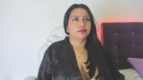 veronicaa_squirt online show from May 19, 3:02 am