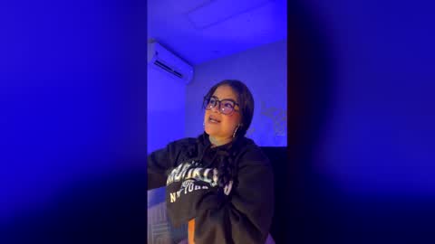 Snapshot of veronicabrown_xxx chatting on January 12, 4:39 am Vero online show from January 12, 4:39 am