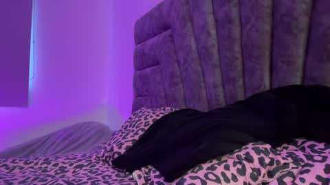 Miss Veronica dussan  Tw Veronicasm     IG Ashveronica  online show from February 8, 11:44 am