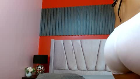 Veronica Robles online show from September 25, 6:55 pm