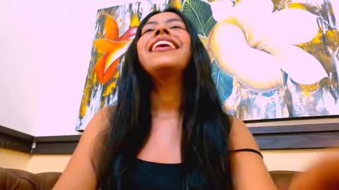 Veronica Robles online show from November 12, 8:30 pm