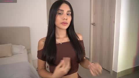  V A L  help me reach 100likes online show from April 1, 9:45 pm