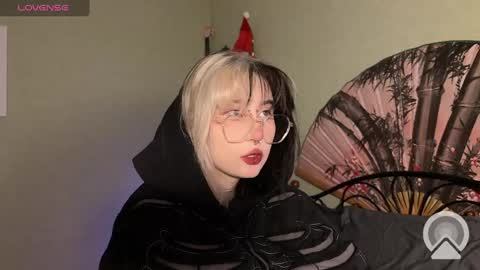 veryraretwins online show from January 19, 7:15 pm