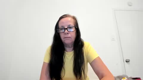 verysassypeachgoddess online show from May 18, 12:33 pm