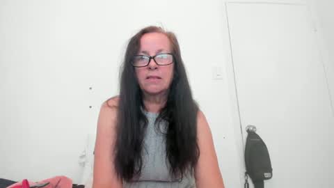 verysassypeachgoddess online show from May 26, 1:51 pm