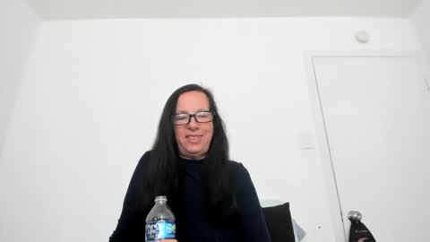 verysassypeachgoddess online show from June 4, 1:06 pm