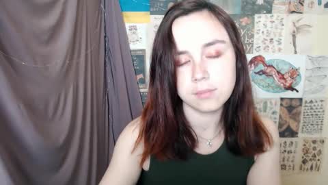 veryveryvery_shy online show from September 22, 5:20 am