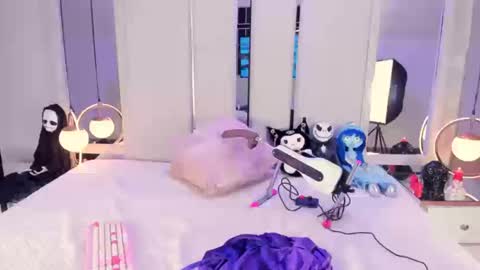 Vesper Velvet  online show from September 27, 9:31 pm