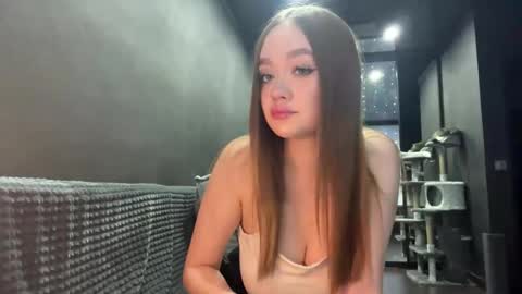 Esta online show from November 21, 3:33 pm