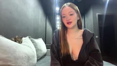 Esta online show from November 28, 3:14 pm