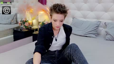 Snapshot of via_mayer chatting on February 3, 9:07 pm Via online show from February 3, 9:07 pm