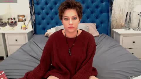 Snapshot of via_mayer chatting on February 3, 5:49 am Via online show from February 3, 5:49 am