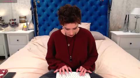 Snapshot of via_mayer chatting on February 7, 9:13 am Via online show from February 7, 9:13 am