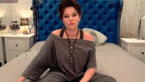 Snapshot of via_mayer chatting on February 14, 2:08 am Via online show from February 14, 2:08 am