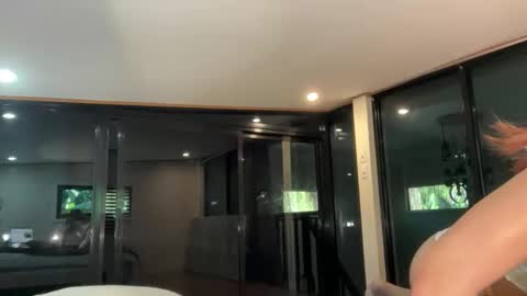 via_olala online show from November 6, 7:31 am