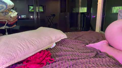 via_olala online show from November 12, 6:58 am