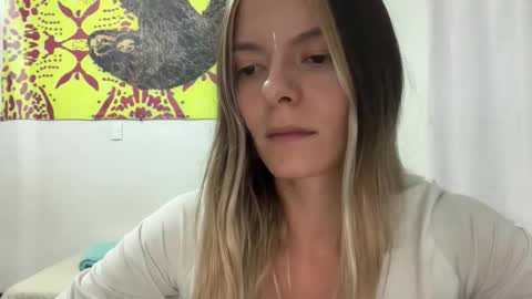 Snapshot of viajemos chatting on May 7, 1:44 am papichulo y mamichula online show from May 7, 1:44 am
