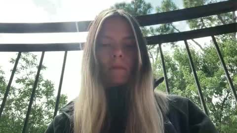 Snapshot of viajemos chatting on May 19, 12:00 pm papichulo y mamichula online show from May 19, 12:00 pm
