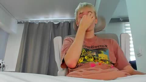 vibemygirl online show from November 6, 8:37 am