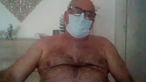 Snapshot of vic_manu chatting on April 13, 7:14 am vic_manu online show from April 13, 7:14 am