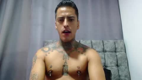 Snapshot of vicctorzc chatting on July 6, 10:45 pm Victor cardenas online show from July 6, 10:45 pm