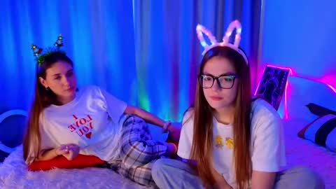 Snapshot of vickipratt chatting on December 21, 9:49 am Stacy Charlotte Lolaon keyboard online show from December 21, 9:49 am