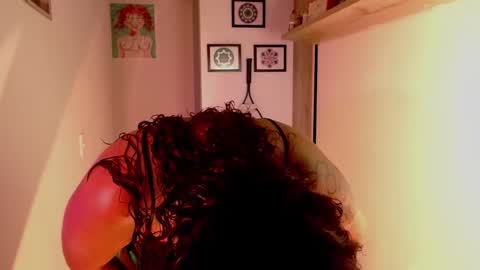 Snapshot of vicky_crazy chatting on December 20, 11:16 pm Vicky  online show from December 20, 11:16 pm