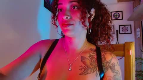 Snapshot of vicky_crazy chatting on January 6, 10:26 pm Vicky  online show from January 6, 10:26 pm